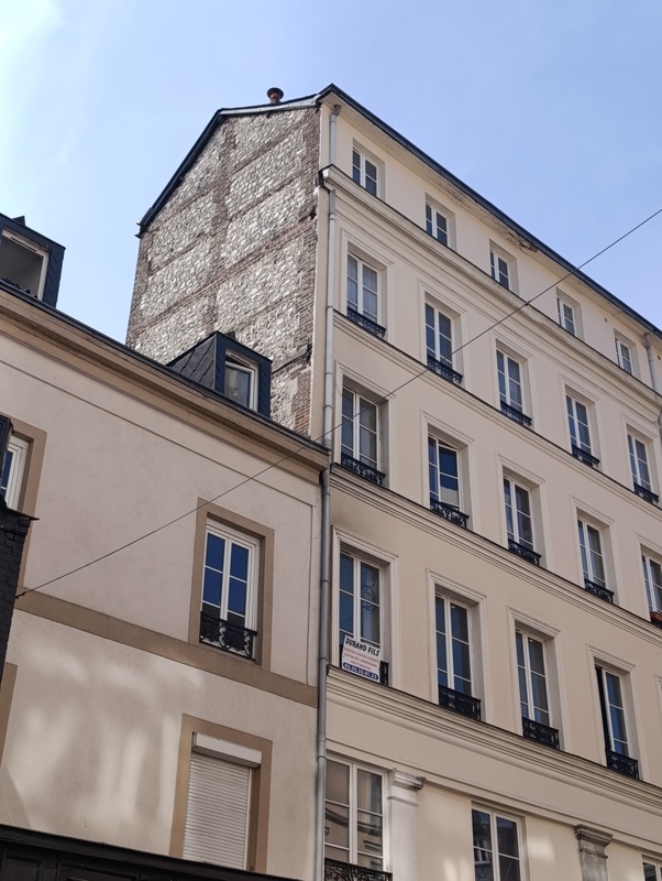 Crédit photo : cerema Immeuble de centre-ville, pignon en maçonnerie composite